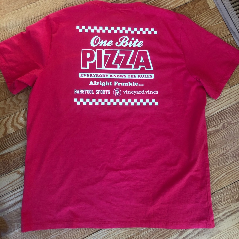 Vineyard vines x barstool sports t-shirt